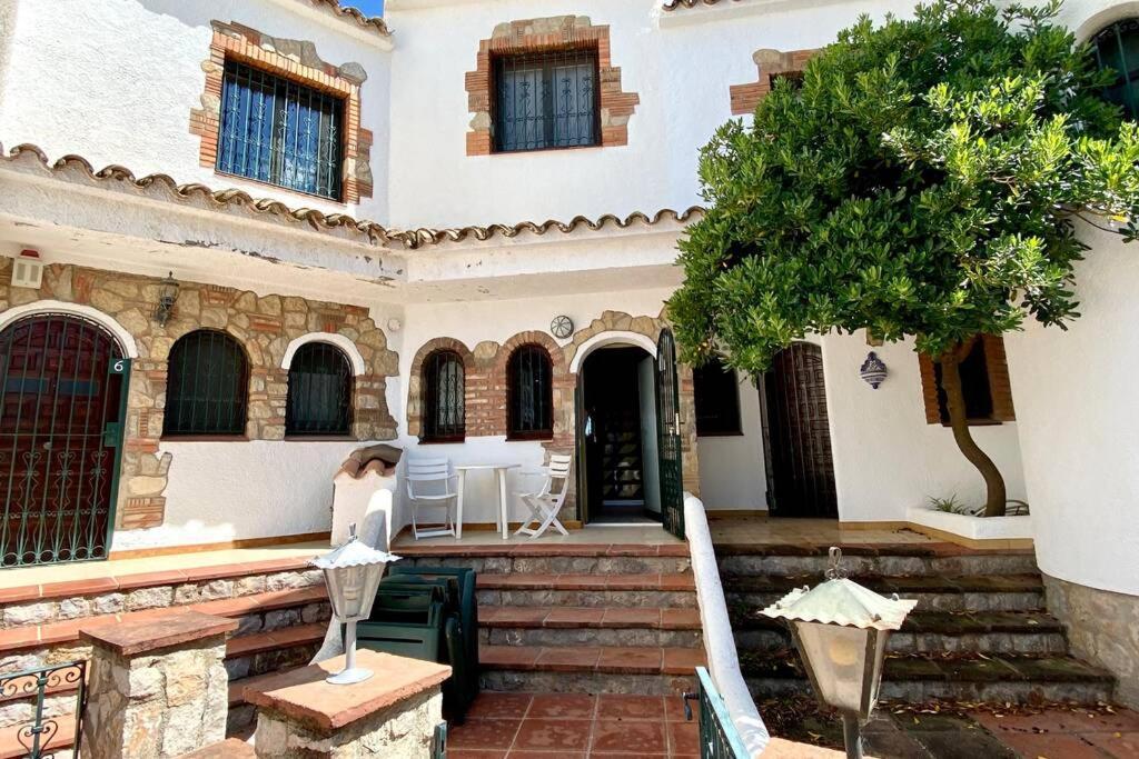 Вилла Casa De Mont-Roig Delante De La Playa Экстерьер фото